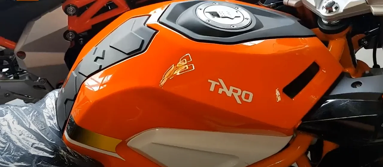 Close Up 1