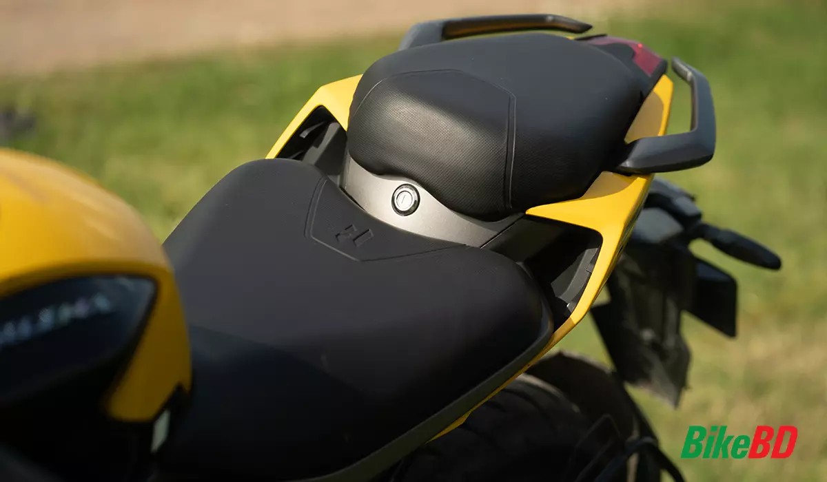 karizma xmr 210 split seat