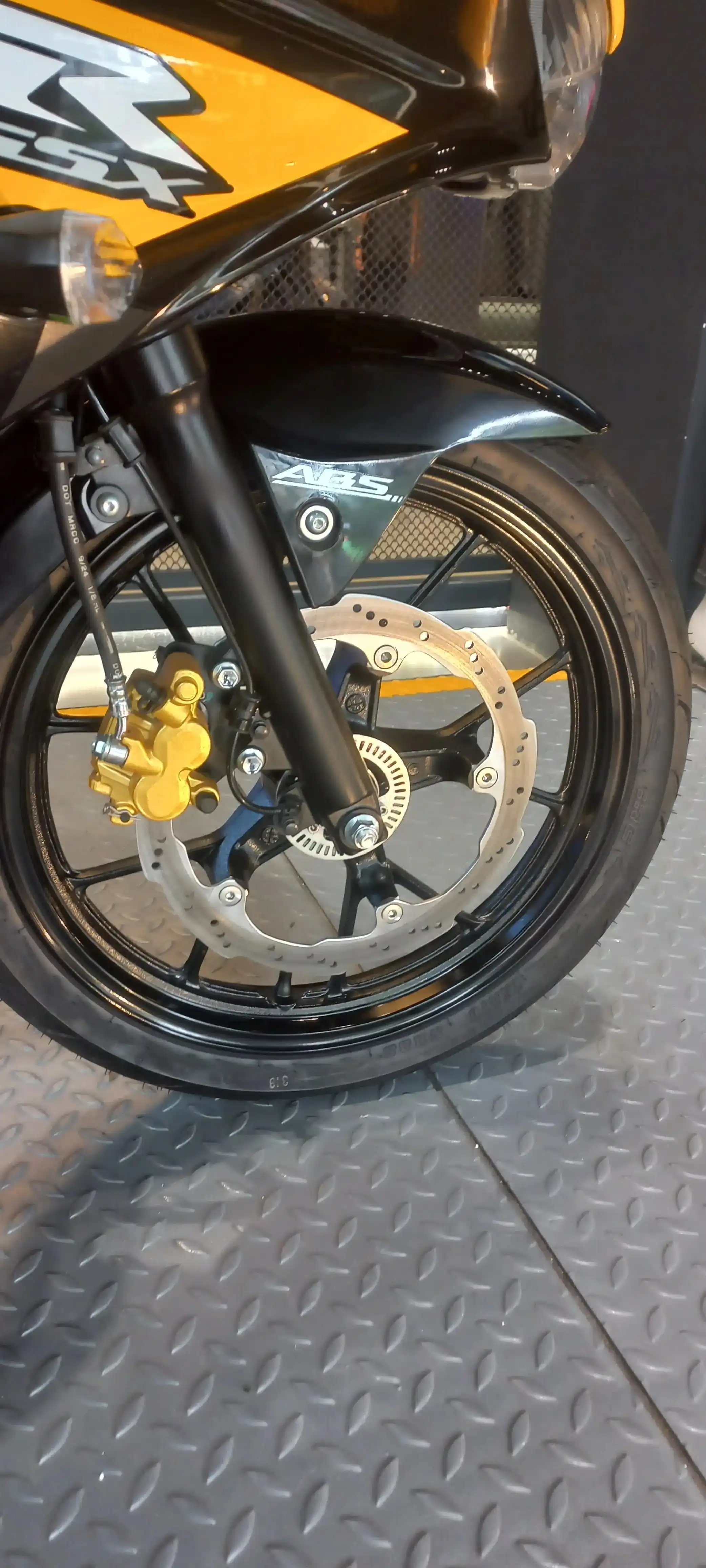 Close Up 1