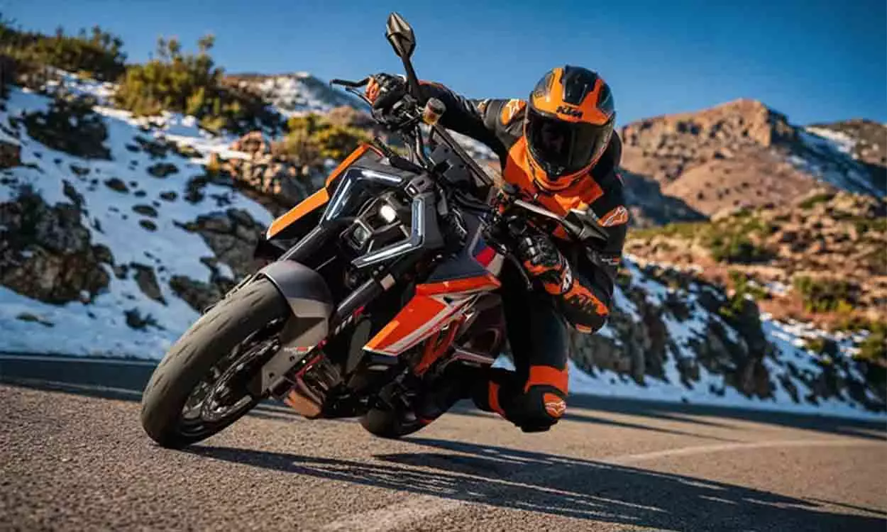 কেটিএম বাজারে নিয়ে এসেছে নতুন KTM 1390 Super Duke RR